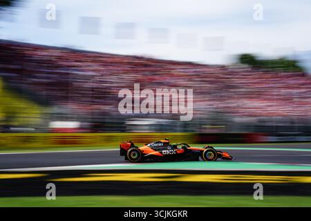 Mailand, Italien. September 2025. McLaren’s britischer Pilot Lando Norris tritt 2025 am 7. September 2025 beim Formel-1-Grand Prix von Italien beim Autodromo Nazionale Monza in Monza bei Mailand an. Quelle: Peng Ziyang/Xinhua/Alamy Live News Stockfoto