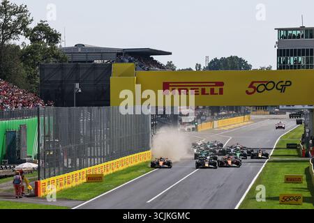 Mailand, Italien. September 2025. Die Fahrer starten beim Großen Preis von Italien 2025 im Autodromo Nazionale Monza in Monza, nahe Mailand, Italien, am 7. September 2025. Quelle: Qian Jun/Xinhua/Alamy Live News Stockfoto