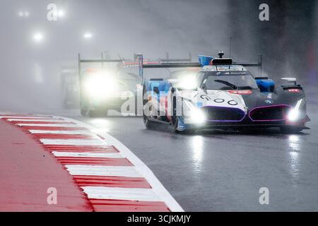 Amerika. September 2025. Dries Vanthoor (15) Fahrer 1 und Raffaele Marciello Fahrer 2 und Kevin Mannussen Fahrer 3 im BMW M Hybrid V8 mit BMW M Team WRT, letztes Rennen bei der FIA World Endurance Championship auf dem Circuit of the Americas. Austin, Texas. Mario Cantu/CSM/Alamy Live News Stockfoto
