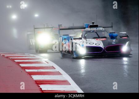 Amerika. September 2025. Dries Vanthoor (15) Fahrer 1 und Raffaele Marciello Fahrer 2 und Kevin Mannussen Fahrer 3 im BMW M Hybrid V8 mit BMW M Team WRT, letztes Rennen bei der FIA World Endurance Championship auf dem Circuit of the Americas. Austin, Texas. Mario Cantu/CSM/Alamy Live News Stockfoto