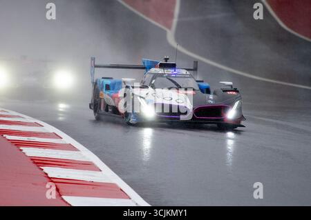 Amerika. September 2025. Dries Vanthoor (15) Fahrer 1 und Raffaele Marciello Fahrer 2 und Kevin Mannussen Fahrer 3 im BMW M Hybrid V8 mit BMW M Team WRT, letztes Rennen bei der FIA World Endurance Championship auf dem Circuit of the Americas. Austin, Texas. Mario Cantu/CSM/Alamy Live News Stockfoto