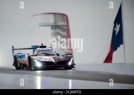 Amerika. September 2025. Dries Vanthoor (15) Fahrer 1 und Raffaele Marciello Fahrer 2 und Kevin Mannussen Fahrer 3 im BMW M Hybrid V8 mit BMW M Team WRT, letztes Rennen bei der FIA World Endurance Championship auf dem Circuit of the Americas. Austin, Texas. Mario Cantu/CSM/Alamy Live News Stockfoto