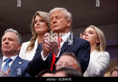 New York, Etats Unis. September 2025. US-Präsident Donald Trump nimmt am 15. Tag der US Open Tennis Championships 2025, Grand Slam Tennis Turnier am 7. September 2025 im USTA Billie Jean King National Tennis Center in Flushing Meadows, Queens, New York, USA, Teil - Foto Jean Catuffe/DPPI Credit: DPPI Media/Alamy Live News Stockfoto