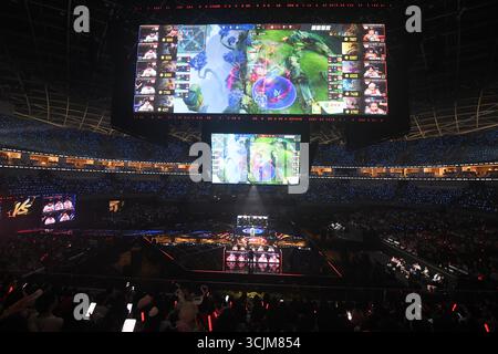 Hangzhou, China. September 2025. E-Sport-Experten treten am 7. September 2025 beim Honor of Kings Professional League Summer Finals in Hangzhou, Provinz Zhejiang, China, an 2025. (Foto: Costfoto/NurPhoto) Credit: NurPhoto SRL/Alamy Live News Stockfoto