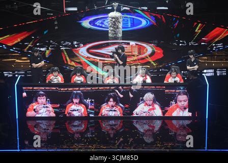 Hangzhou, China. September 2025. E-Sport-Experten treten am 7. September 2025 beim Honor of Kings Professional League Summer Finals in Hangzhou, Provinz Zhejiang, China, an 2025. (Foto: Costfoto/NurPhoto) Credit: NurPhoto SRL/Alamy Live News Stockfoto