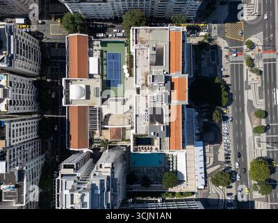 Wunderschöner Blick aus der Luft auf den Copacabana Strand und die Gebäude in Rio Stockfoto