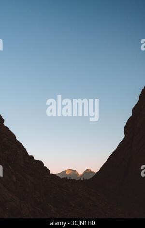 Wanderer, die an der Brèche de Roland ankommen Stockfoto