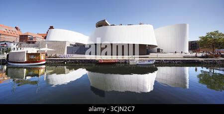 Panorama Ozeaneum, Natukundemuseum, Museum zeigt Unterwasserwelt der kalten Meere, Eröffnung 12. Juli 2008, moderne Architektur, Blick vom Fischmarkt Stockfoto