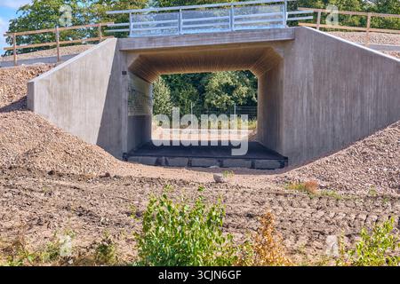Halmstad, Schweden; 25. August 2023: Betonunterführung für Fußgänger- und Fahrradverkehr im Rahmen eines neuen Halmstad-Infrastrukturprojekts. Stockfoto
