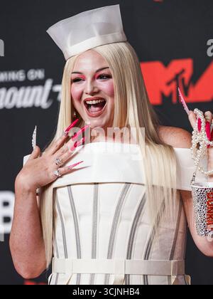 Elmont, Usa. September 2025. ELMONT, NASSAU COUNTY, NEW YORK, USA – 7. SEPTEMBER: Megan Stalter kommt bei den MTV Video Music Awards 2025 an, die am 7. September 2025 in Elmont, Nassau County, New York, USA, stattfanden. (Foto: Jorge Estrellado/Image Press Agency) Credit: Image Press Agency/Alamy Live News Stockfoto