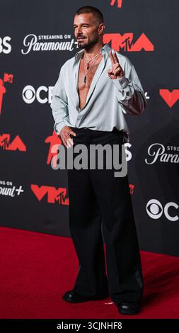 Elmont, Usa. September 2025. ELMONT, NASSAU COUNTY, NEW YORK, USA – 7. SEPTEMBER: Ricky Martin kommt bei den MTV Video Music Awards 2025 an, die am 7. September 2025 in Elmont, Nassau County, New York, USA, stattfanden. (Foto: Jorge Estrellado/Image Press Agency) Credit: Image Press Agency/Alamy Live News Stockfoto