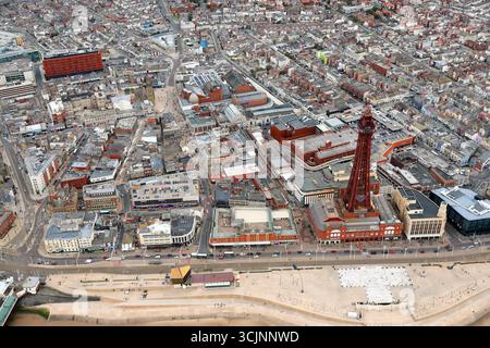 Blick aus der Vogelperspektive auf Blackpool mit Blackpool Tower, Lancashire Stockfoto