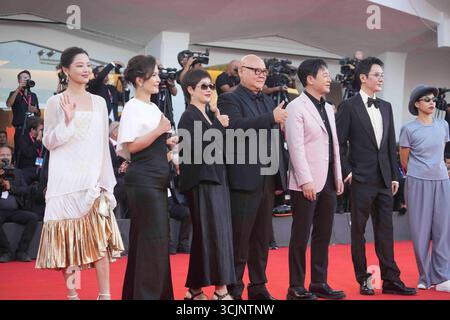 Venise, Venetie, ITALIEN. September 2025. Venedig, Italien. September 2025. XIM ZHILEI nimmt am 06. September 2025 am Abschlussroten Teppich des 82. Internationalen Filmfestivals von Venedig im Lido in Venedig, Italien Teil (Foto: © Laurent Lairys/ZUMA Press Wire) NUR ZUR REDAKTIONELLEN VERWENDUNG! Nicht für kommerzielle ZWECKE! Stockfoto