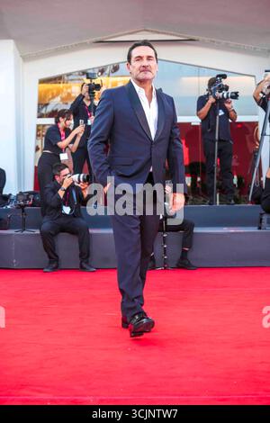 Venise, Venetie, ITALIEN. September 2025. Venedig, Italien. September 2025. GILLES LELLOUCHE besuchte am 6. September 2025 den Roten Teppich des 82. Internationalen Filmfestivals von Venedig im Lido in Venedig. (Kreditbild: © Laurent Lairys/ZUMA Press Wire) NUR REDAKTIONELLE VERWENDUNG! Nicht für kommerzielle ZWECKE! Stockfoto
