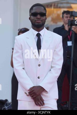 Venise, Venetie, ITALIEN. September 2025. Venedig, Italien. September 2025. STEPHANE BAK besuchte am 6. September 2025 den Roten Teppich des 82. Internationalen Filmfestivals von Venedig im Lido in Venedig. (Kreditbild: © Laurent Lairys/ZUMA Press Wire) NUR REDAKTIONELLE VERWENDUNG! Nicht für kommerzielle ZWECKE! Stockfoto