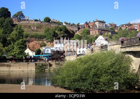 Blick auf Bridgnorth vom Fluss Severn, Shropshire, England, Großbritannien. Stockfoto