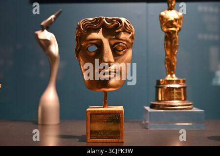 1978 BAFTA Award in der Kategorie Best Light Entertainment Performance for Going Straight and the Two Ronnies, verliehen an Ronnie Barker Stockfoto