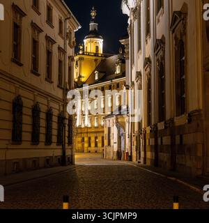 Breslau, Polen - 12.28.2023: Die Stadt Breslau in der Nacht Stockfoto