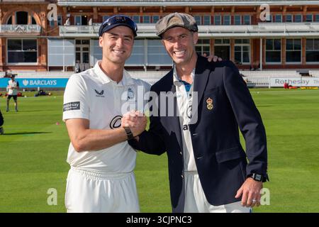 Die Kapitäne Leus du Plooy und Wayne Madsen bei Lord's am 8. September 2025 Credit David Griffin Stockfoto