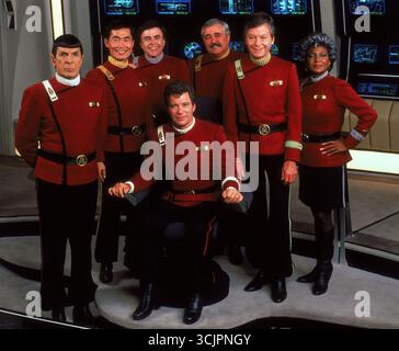 LEONARD NIMOY, WILLIAM SHATNER, DEFOREST KELLEY, GEORGE TAKEI, JAMES DOOHAN, WALTER KOENIG UND NICHELLE NICHOLS IN STAR TREK V: THE FINAL FRONTIER (1989) UNTER DER REGIE VON WILLIAM SHATNER. Quelle: PARAMOUNT PICTURES / Album Stockfoto