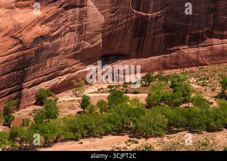 Das Weiße Haus ruiniert ein von Anasazi-Indianern erbautes Dorf, Canyon de Chelly National Monument, Arizona, USA Stockfoto