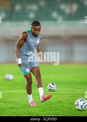 Samuel Chukwueze trainierte vor der WM-Qualifikation gegen Ruanda am 5. September 2025 in Uyo. (Foto: Eragbie Joshua/Alamy) Stockfoto