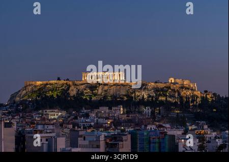 Die Akropolis von Athen, Griechenland, in der Dämmerung Stockfoto
