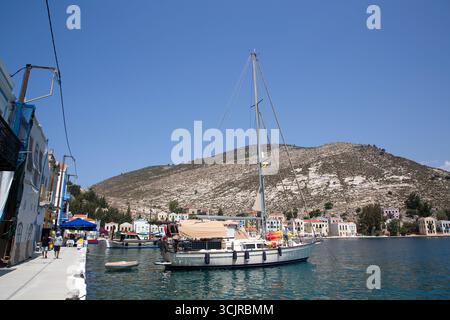 Menschen, Boot, Hafen, Megisti Bay, Kastellorizo, Dodekanesische Inseln, Griechenland Stockfoto