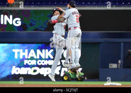 Miami, USA. September 2025. Washington Nationals verließ den Feldspieler James Wood (29) und Washington Nationals zweiter Baseman Luis Garcia Jr. (2) springen auf High Five, nachdem er am 8. September 2025 in Miami, Florida die Miami Marlins besiegt hatte. (Foto: JC Ruiz/SIPA USA) Credit: SIPA USA/Alamy Live News Stockfoto