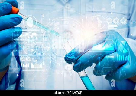 Nahaufnahme der Hand des Wissenschaftlers mit Pipette, um Flüssigkeit in das Reagenzglas im medizinischen Labor zu Tropfen, futuristische Schnittstelle mit digitalen Datensymbolen, die b darstellen Stockfoto
