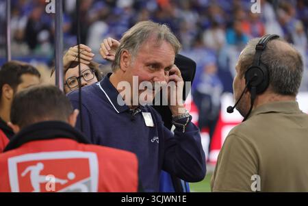 Schalke, Deutschland. August 2025. firo: 23.08.2025, Fußball: 2.Bundesliga FC Schalke 04 - VfL Bochum Peter Neururer ehemaliger Cheftrainer von Schalke Credit: dpa/Alamy Live News Stockfoto