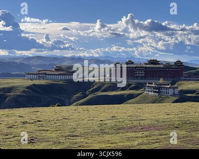Nonnenkloster Anigongma, Dorf Gerima, Tagong (Lhagang), Autonome tibetische Präfektur Garzê, Sichuan, China Stockfoto