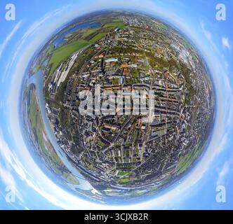Luftaufnahme, Wohngebiet Wesel-Mitte, Stadtzentrum mit Herzogring-Allee, Erdkugel, Fischaugenbild, 360-Grad-Bild, winzige Welt, kleine p Stockfoto