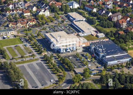 Blick aus der Vogelperspektive, Westpress Arena und Beta Finanz Eissportarena mit Modernisierungs- und Renovierungsarbeiten, hinter dem Einkaufszentrum mit Aldi und Edeka Stockfoto