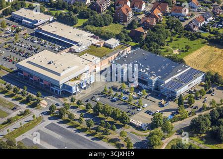 Blick aus der Vogelperspektive, Westpress Arena und Beta Finanz Eissportarena mit Modernisierungs- und Renovierungsarbeiten, hinter dem Einkaufszentrum mit Aldi und Edeka Stockfoto