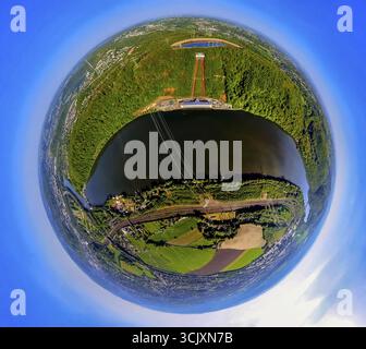 Luftaufnahme, Hengsteysee mit Koepchenwerk RWE Pumpspeicherkraftwerk und Speicherbecken, Ardeygebirge Waldgebiet, Erdkugel, Fischaugenbild, FIS Stockfoto