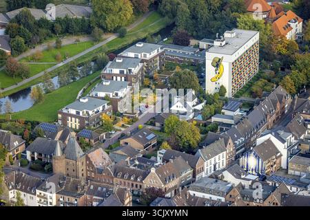 Blick aus der Vogelperspektive, neuseeländischer Goch Wohnkomplex, Wohngebiet, Baugebiet und Neubau, Thomas Baumgaertel Künstler auf Hochhaus Stockfoto