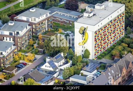 Blick aus der Vogelperspektive, neuseeländischer Goch Wohnkomplex Wohngebiet und Neubau, Thomas Baumgaertel Künstler auf Hochhaus mit Stockfoto