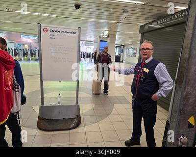 London, Vereinigtes Königreich. September 2025. Die U-Bahn-Stationen Hammersmith sind heute geschlossen. Mitarbeiter von Hammersmith. Quelle: Uwe Deffner/Alamy Live News Stockfoto