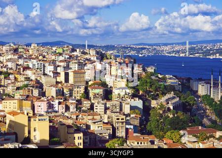 Blick vom Galata-Turm zum Bosporus, Istanbul, Türkei Stockfoto