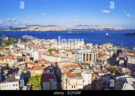 Blick vom Galata-Turm zum Bosporus, Istanbul, Türkei Stockfoto