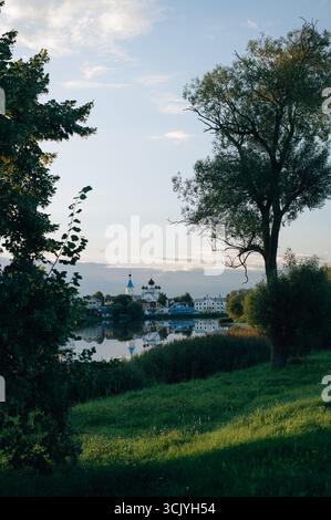 Alte antike orthodoxe Kirche des Heiligen Nikolaus der Wundertäter in Postavy, Region Vitebsk, Weißrussland. Hochwertige Fotos Stockfoto