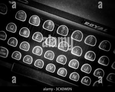 Vintage Royal Schreibmaschine in Schwarz-weiß Stockfoto