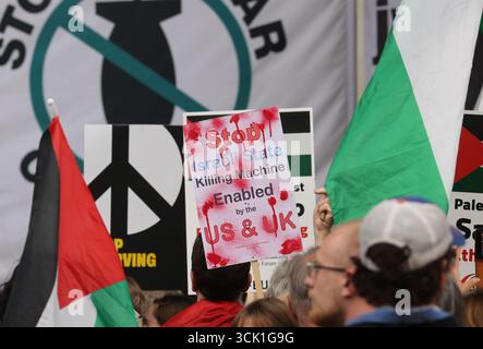 London, Vereinigtes Königreich, 9. September 2025. Pro-palästinensische Proteste vor der Downing Street gegen die Ankunft des israelischen Präsidenten Isaac Herzog, kurz nachdem Israel die Hamas-Führer in Doha angegriffen hatte. Der britische Premierminister Keir Starmer wird mit ihm reden. Kredit : Monica Wells/Alamy Live News Stockfoto