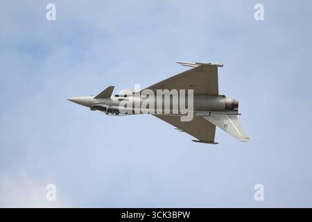 Die italienische Luftwaffe Eurofighter EF2000 Taifun-Kampfflugzeug der Reparto Sperimentale di Volo probt ihre Kunstflugshow auf der RIAT Stockfoto
