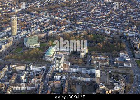Luftaufnahme, Stadtgarten, Baustelle eines neuen Wohnturms für Senioren an der Huyssenallee, Philharmonie Essen, Sheraton Essen Hotel, AA Stockfoto
