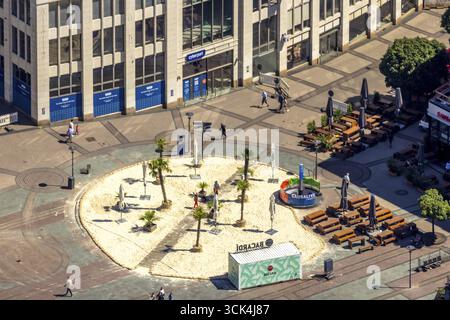 Luftansicht, Außenrestaurant mit Sandstrand am Kennedyplatz, Stadtzentrum, Essen, Ruhrgebiet, Nordrhein-Westfalen, Deutschland, DE, Europa, Aerial V Stockfoto