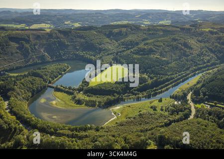 Luftaufnahme, Stausee Bigge Ahauser, Ahauser Klippen, Speicherkraftwerk Ahausen, Schloss Ahausen, Finnentrop, Sauerland, Nordrhein-Westfalen, Ge Stockfoto