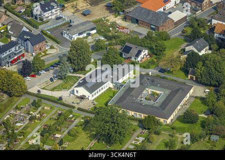 Luftaufnahme, Hans-Jürgen-Janzen-Haus Pflegeheim, Froemern, Froendenberg, Ruhrgebiet, Nordrhein-Westfalen, Deutschland, Altersheim, Pflegeheim Stockfoto