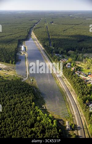 Solaranlagen auf dem Gelände des ehemaligen Güterbahnhofs Fürstenberg/Havel, Mecklenburgische Seenplatte, Mecklenburgische Seenplatte, Brandenbu Stockfoto